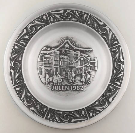 Norwegian Pewter Christmas Plate Christmas 1982 - Boxed