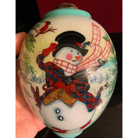 Ne'Qwa Christmas Ornament Can't Stop Skating - No Box