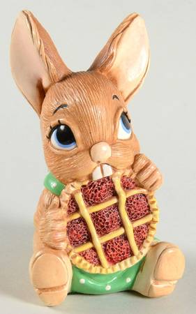 PenDelfin Figurine Picnic Midge-Green Bib - Boxed