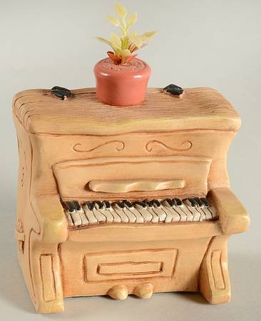 PenDelfin Figurine Piano With Flower-Only - Boxed