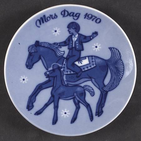 Mothers Day Plate Mare And Foal - No Box