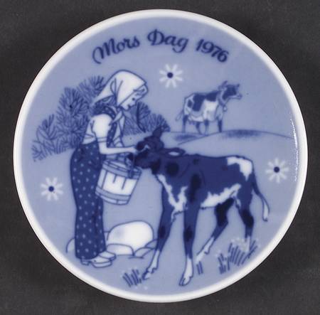 Mothers Day Plate Girl And Calf - Boxed