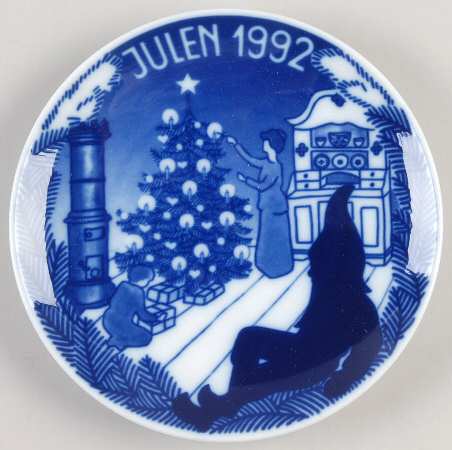 Christmas Plate Lighting Up The Christmas Tree - Boxed