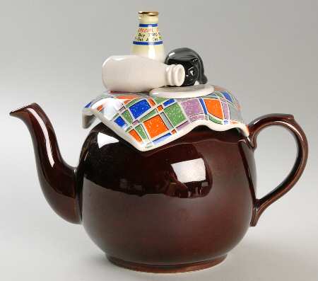 Cardew Designs Tea Pot Cat Drinking Milk - Boxed