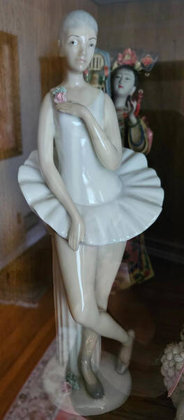 Porcelanas Miquel Requena Figurines Dancer With Roses - Boxed