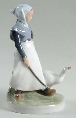 World Life Goose Girl-White Apron Underglaze - No Box