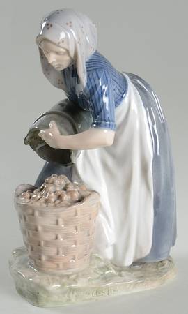 World Life Woman Collecting Potatoes - No Box