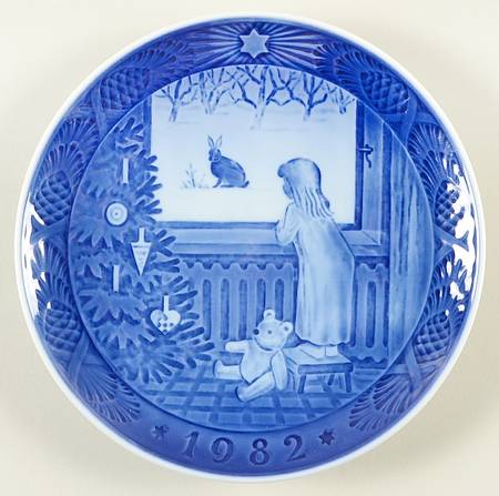 Annual Christmas Plate Waiting For Christmas - No Box