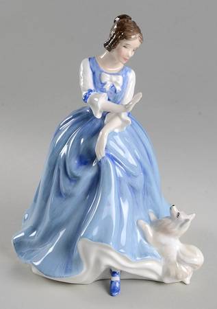 Royal Doulton Figurine Lorraine - Boxed