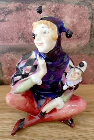 Royal Doulton Figurine Lady Jester - No Box Nb1927