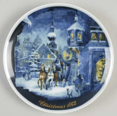 Royal Bayreuth Christmas Carriage In The Village - With Box
