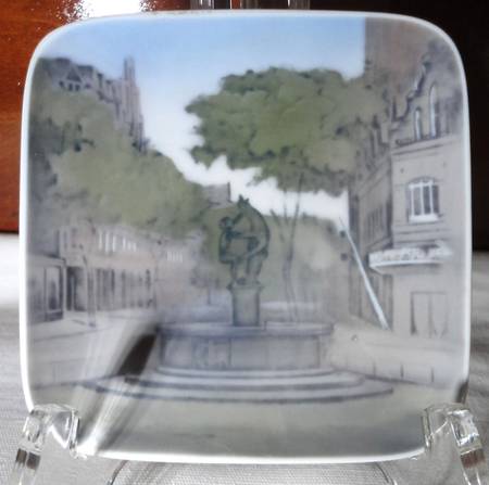 Royal Copenhagen Giftware Springvandspladse Hjorring - No Box