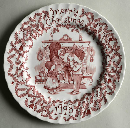 Royal Crownford Christmas Plates 1998-Red - No Box