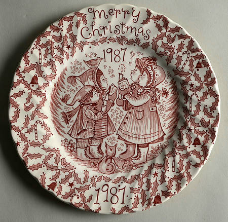 Royal Crownford Christmas Plates 1987-Red - No Box