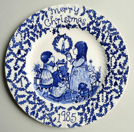 Royal Crownford Christmas Plates 1985-Blue - No Box