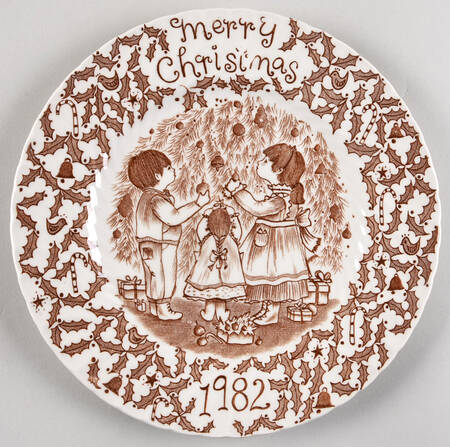 Royal Crownford Christmas Plates 1982-Brown - No Box