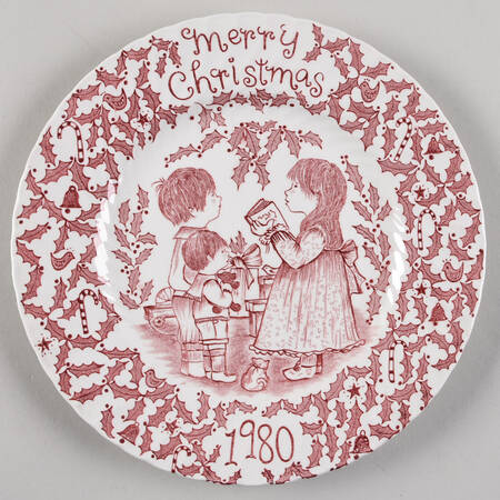 Royal Crownford Christmas Plates 1980-Red - No Box