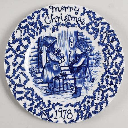 Royal Crownford Christmas Plates 1978-Blue - No Box