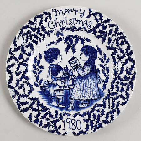 Royal Crownford Christmas Plates 1980-Blue - No Box