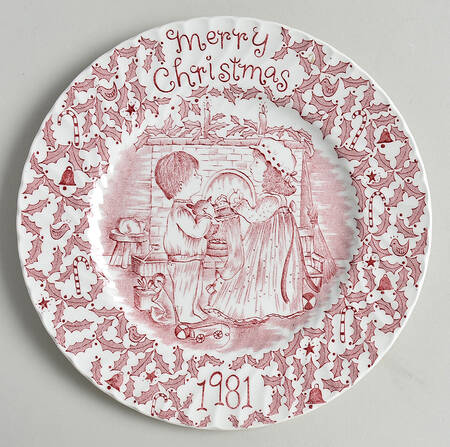 Royal Crownford Christmas Plates 1981-Red - No Box