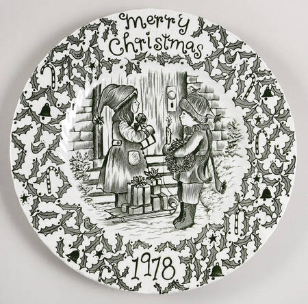 Royal Crownford Christmas Plates 1978-Green - No Box