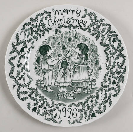 Royal Crownford Christmas Plates 1996-Green - No Box