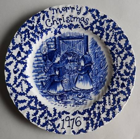 Royal Crownford Christmas Plates 1976-Blue - No Box