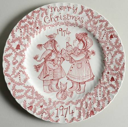 Royal Crownford Christmas Plates 1974-Red - No Box