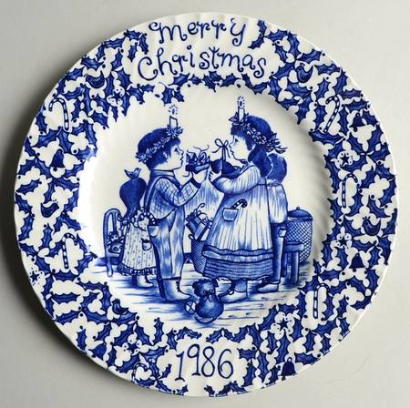 Royal Crownford Christmas Plates 1986-Blue - No Box