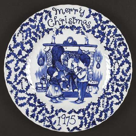 Royal Crownford Christmas Plates 1975-Blue - No Box