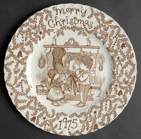 Royal Crownford Christmas Plates 1975-Brown - No Box