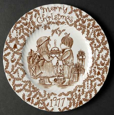 Royal Crownford Christmas Plates 1977-Brown - No Box