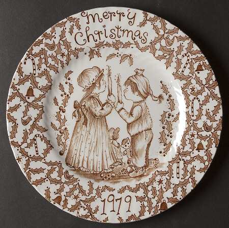 Royal Crownford Christmas Plates 1979-Brown - No Box