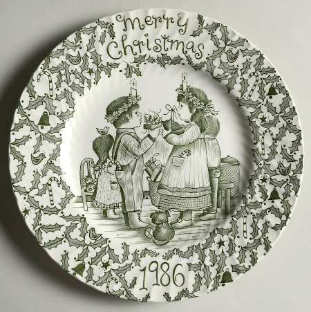 Royal Crownford Christmas Plates 1986-Green - No Box