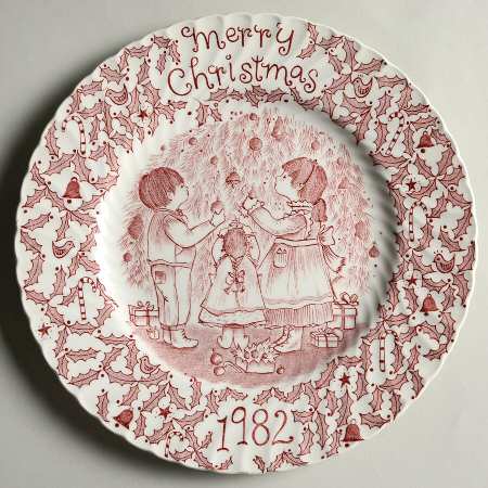 Royal Crownford Christmas Plates 1982-Red - No Box