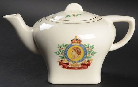 Royal Cauldon Royalty Giftware Queen Elizabeth Ii Coronation Teapot - No Box