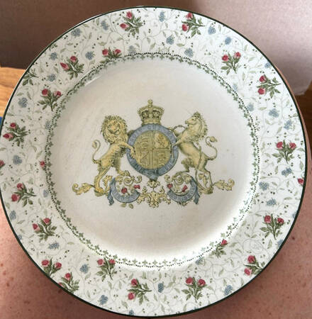 Royal Doulton Royalty Giftware Coat Of Arms - No Box