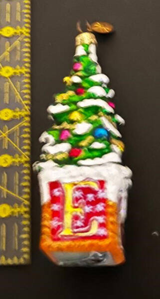 2000 Dated Ornaments Victorian Christmas Tree - No Box