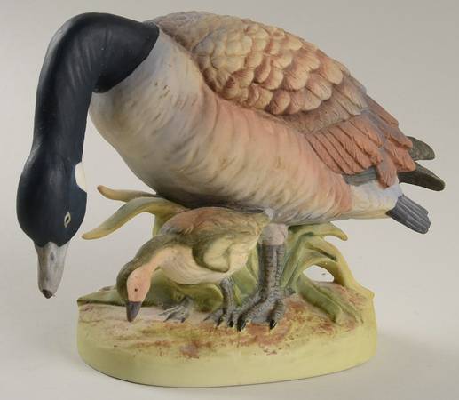 Sadek Bird Figurines Canada Goose-Female W/ Gosling - No Box 300b