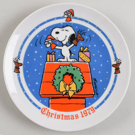 Peanuts Christmas Christmas At Hand - Boxed
