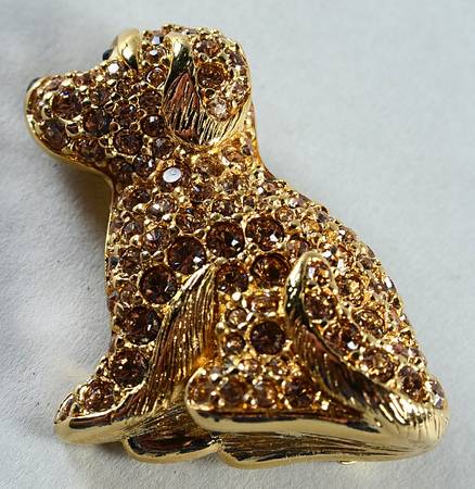 Brooches - Pins Puppy Sitting - Gold Plated - No Box