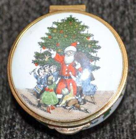 Connoisseurs Santa W/ Children - Boxed