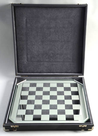 Games of Kings Chess Set Glass Chess Board And Carry Case - No Box