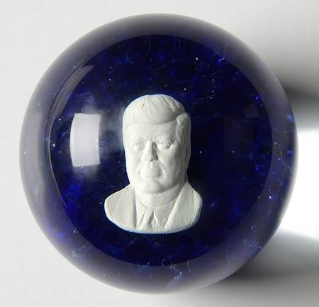 Paperweight Kennedy-Assassinated President - No Box