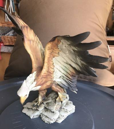 Tay Figurine Eagle - No Box