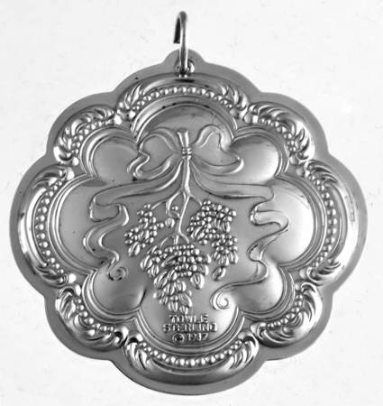 Flowers of Christmas Medallion Mistletoe - Boxed