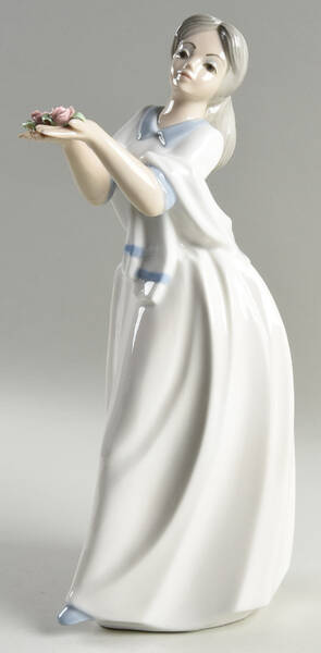 Tengra Figurines Girl With Rose - No Box