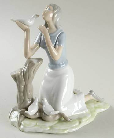 Tengra Figurines Young Lady With Doves - No Box