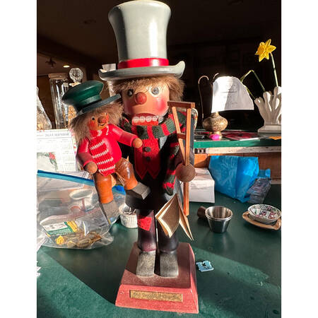 Seiffener Nutcrackers Bob Cratchit & Tiny Tim - Boxed