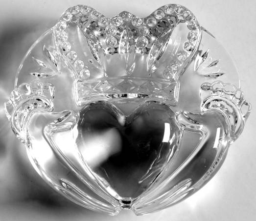Waterford Crystal Paperweight Claddagh - No Box